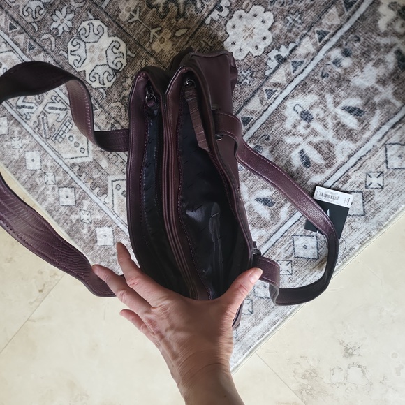 Simply Vera Wang Satchel Handbag Purse Burgundy - Picture 4 of 9